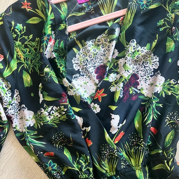 Floral Satin Long Sleeve Romper Size 10 - Picture 4 of 11